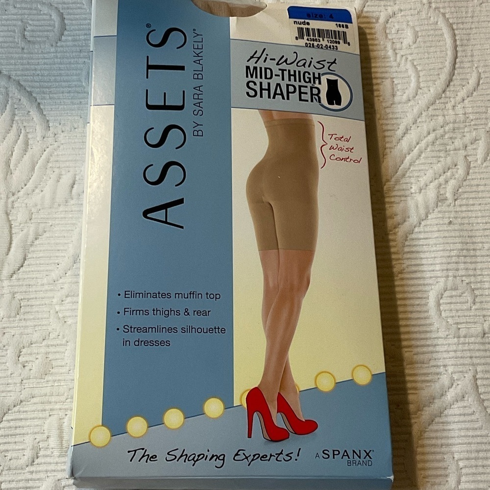 Spanx ASSETS by Sara Blakely Beige Mid-Thigh Shaper. Size 4. Nude. NWT